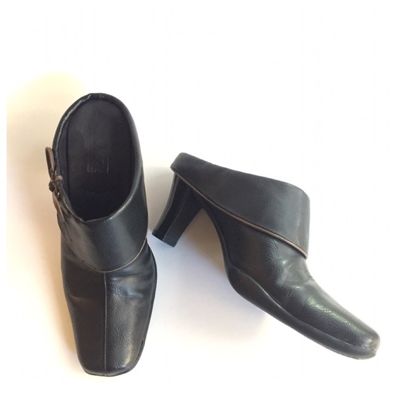 Black Aerosoles 2 1/2” Heels Slip On/Mules Size 6B - Picture 7 of 7